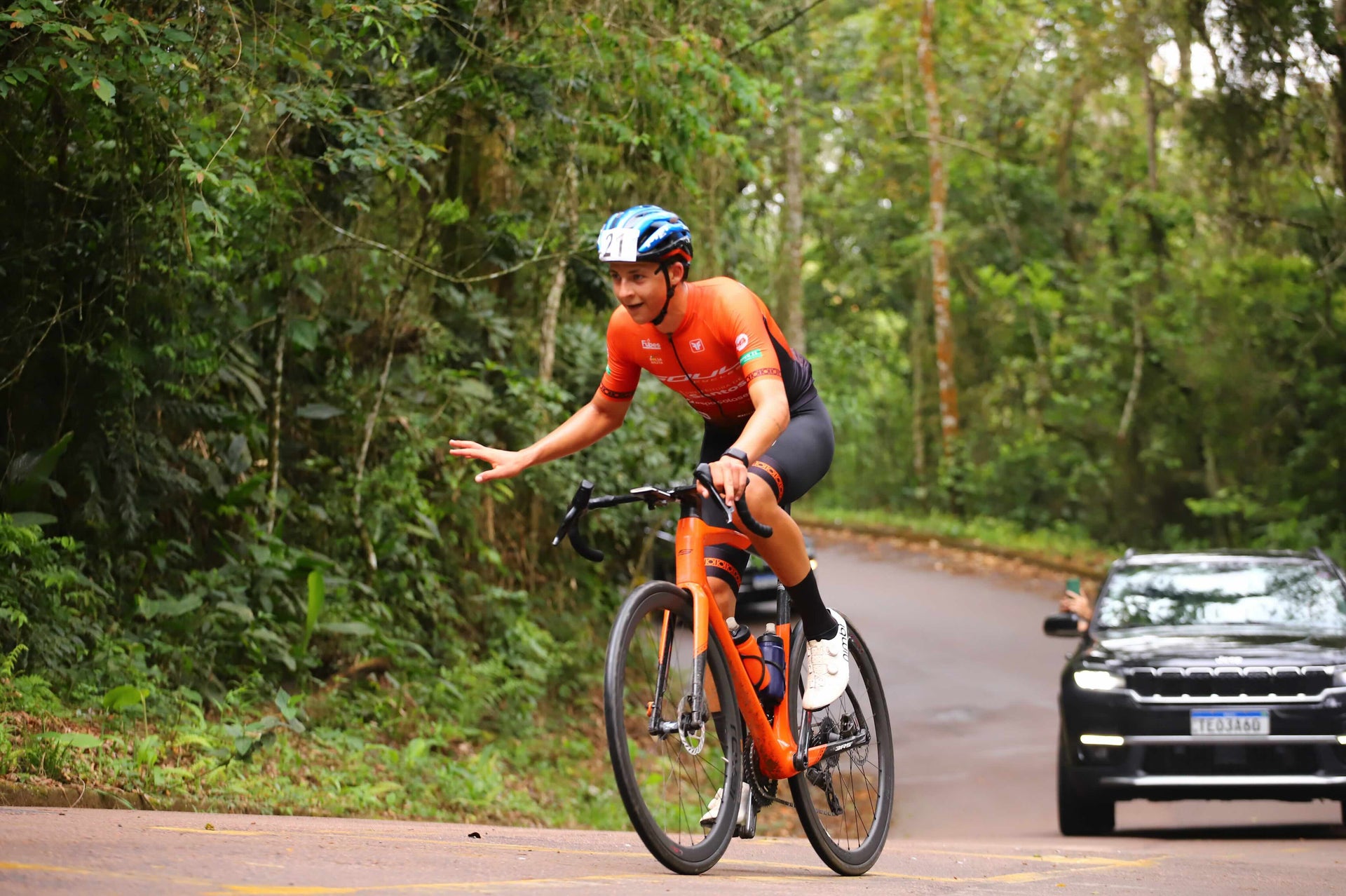 Jhon Quintero e Juliana Anaja vencem na Elite do 16º Circuito Montanhês