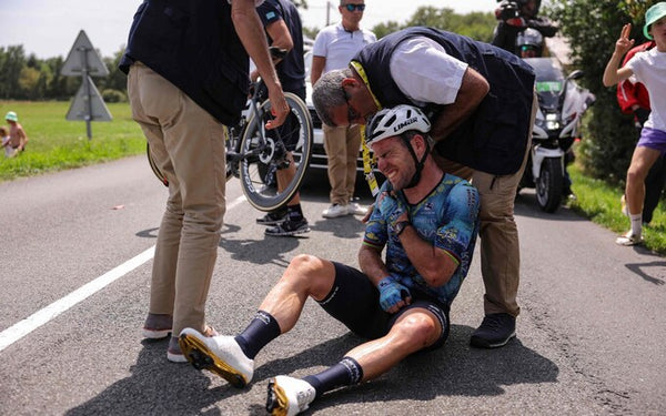 Mark Cavendish cai e abandona o Tour de France na oitava etapa