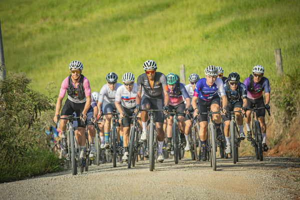 Suíço Simon Pellaud e britânica Madeleine Nutt vencem a 1ª edição do UCI Gravel World Series Brazil
