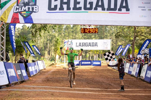 CiMTB: Karen Olimpio faz a dobradinha e Alex Malacarne conquista segunda vitória na carreira na super elite em Carandaí